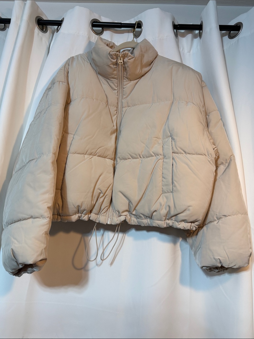 NWT H&M Divided Cream Cropped Puffer Jacket Funnel Style Neck XL B12